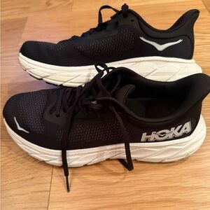 Hoka Black Athletic Shoes with Cushioned Midsole and Breathable Mesh